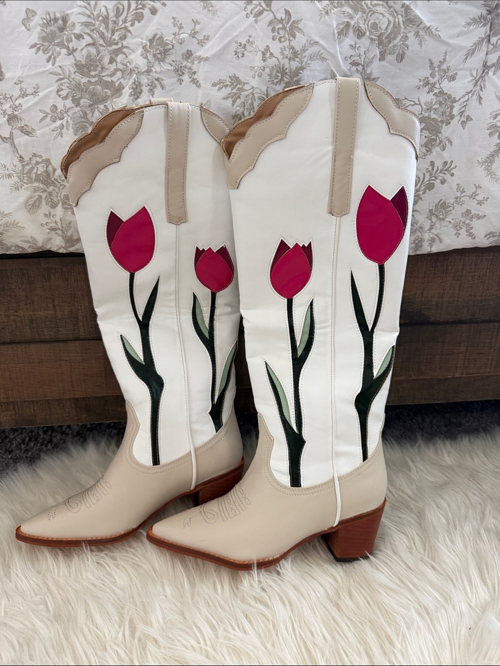 Women’s Tulip Embroidered Western Boots 7 NWOT